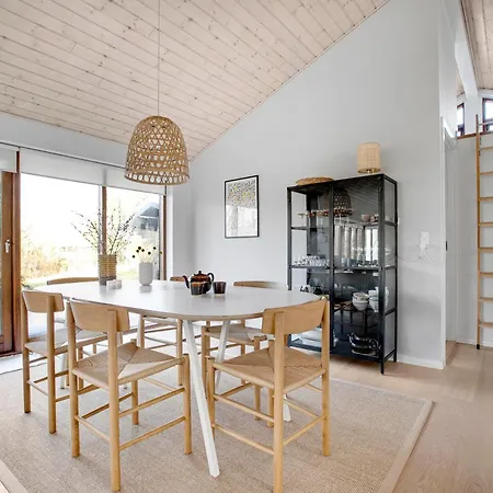 Bright And Well-kept Close To The Beach, Nature And Charming