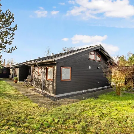 Bright And Well-kept Close To The Beach, Nature And Charming
